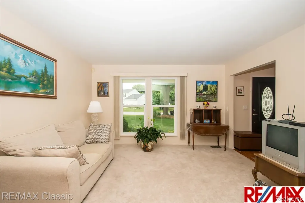 34682 Bunker Hill Drive Farmington Hills City MI 48331