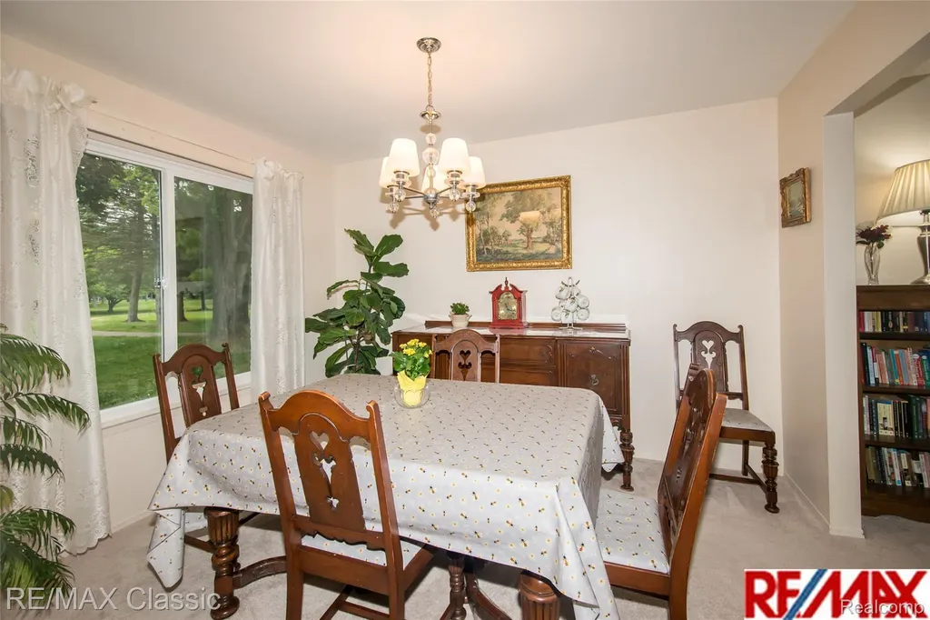 34682 Bunker Hill Drive Farmington Hills City MI 48331