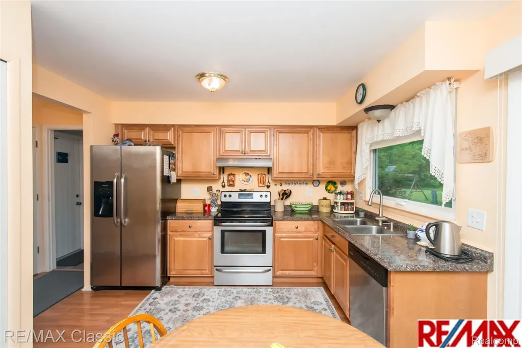 34682 Bunker Hill Drive Farmington Hills City MI 48331
