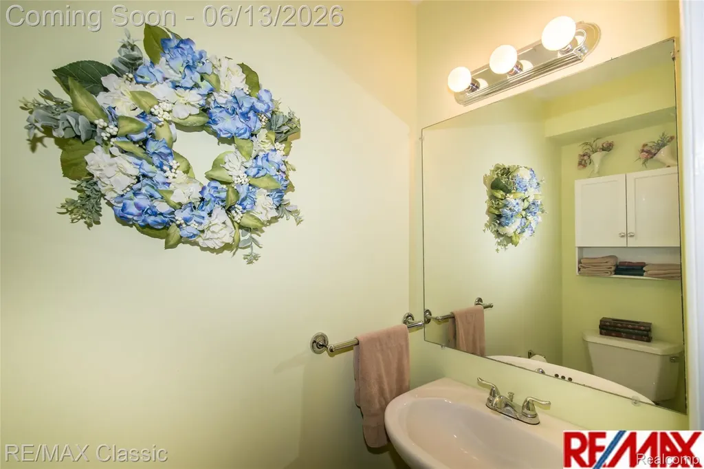 34682 Bunker Hill Drive Farmington Hills City MI 48331