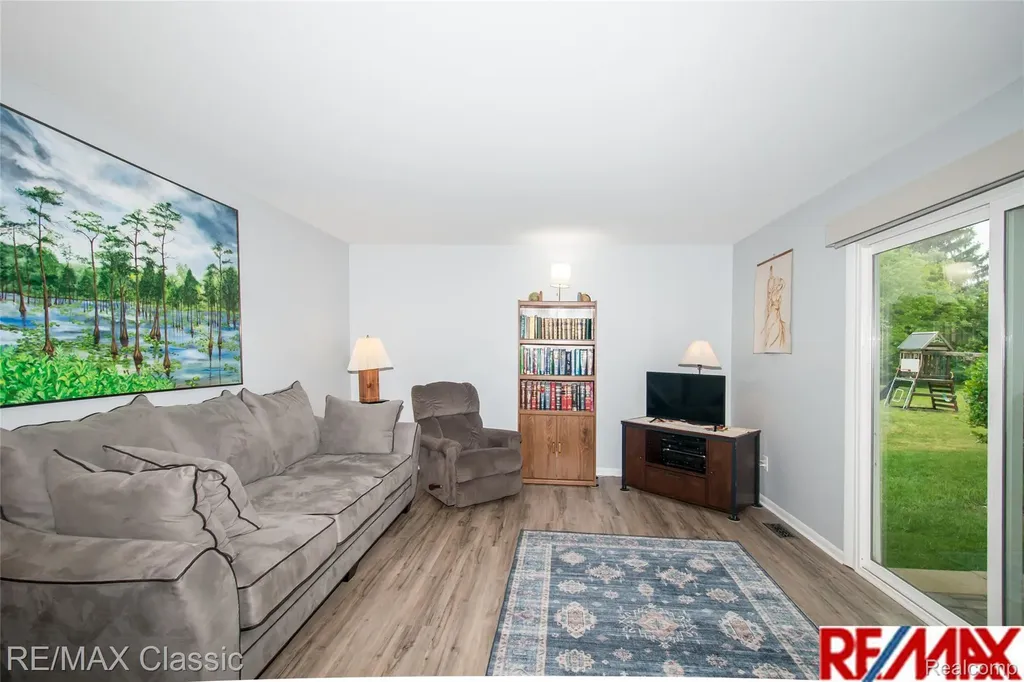 34682 Bunker Hill Drive Farmington Hills City MI 48331
