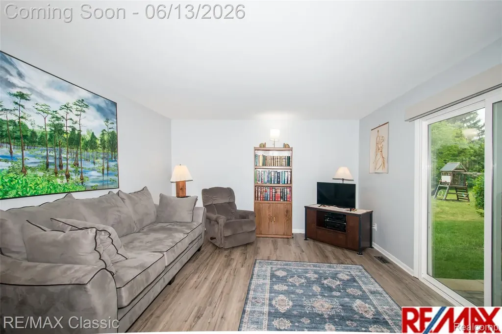 34682 Bunker Hill Drive Farmington Hills City MI 48331