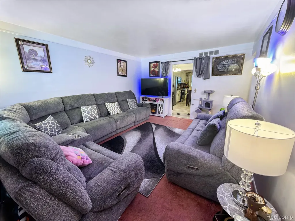 4710 Edgewood Street Dearborn Heights City MI 48125
