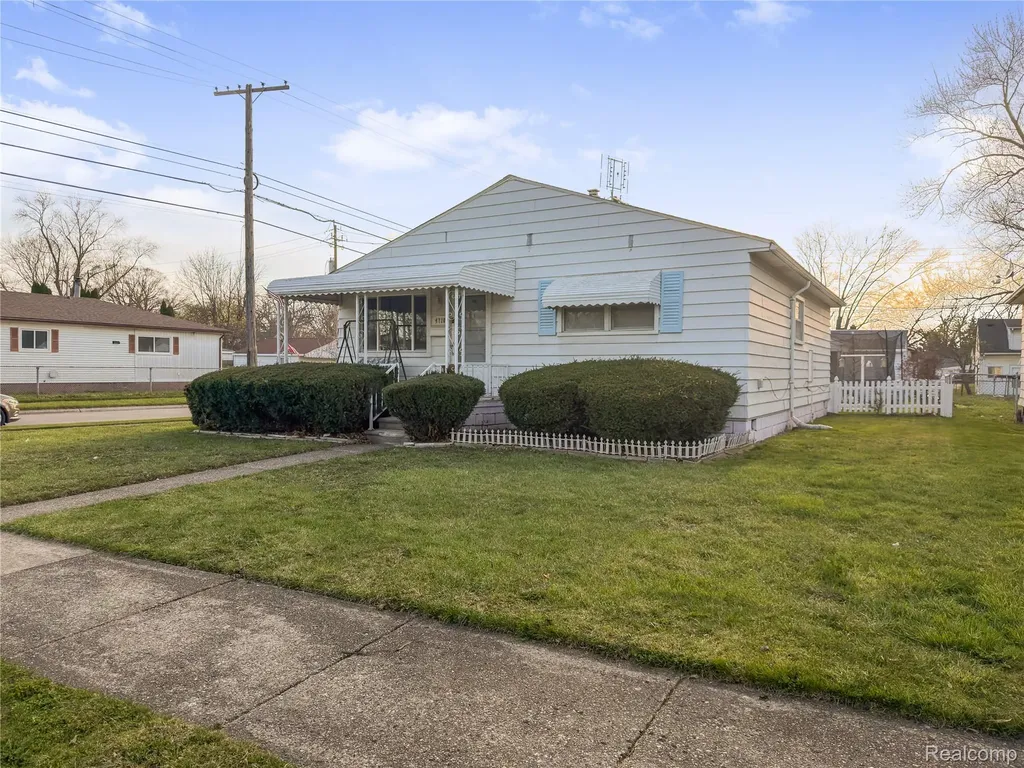 4710 Edgewood Street Dearborn Heights City MI 48125