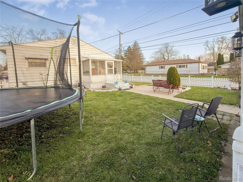 4710 Edgewood Street Dearborn Heights City MI 48125