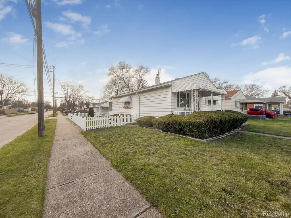 4710 Edgewood Street Dearborn Heights City MI 48125