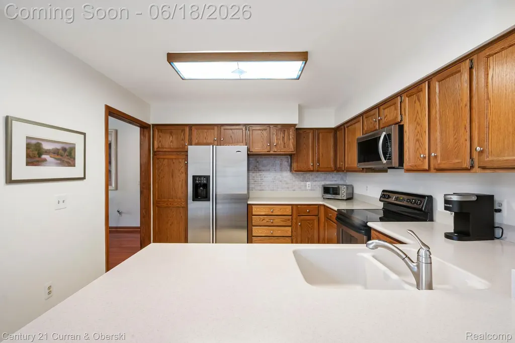 37600 N Laurel Park Drive Livonia City MI 48152