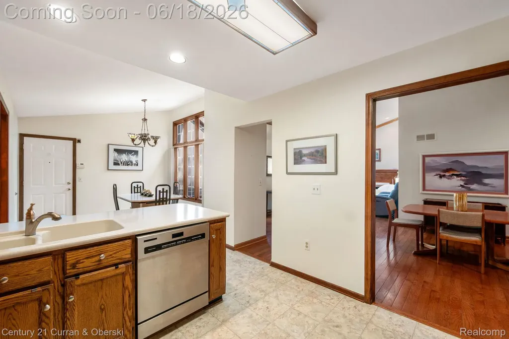 37600 N Laurel Park Drive Livonia City MI 48152