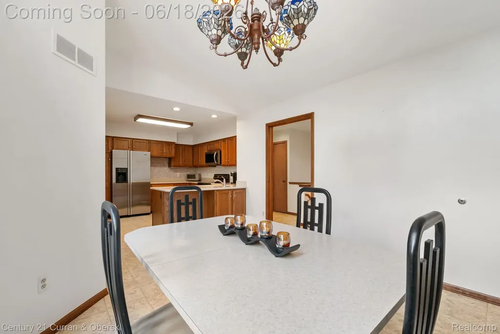 37600 N Laurel Park Drive Livonia City MI 48152