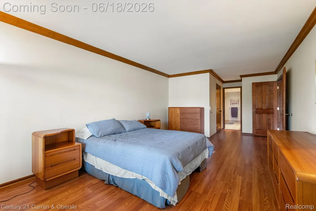 37600 N Laurel Park Drive Livonia City MI 48152