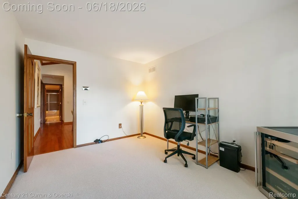 37600 N Laurel Park Drive Livonia City MI 48152