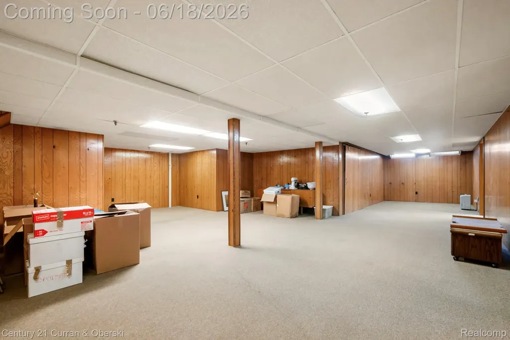 37600 N Laurel Park Drive Livonia City MI 48152