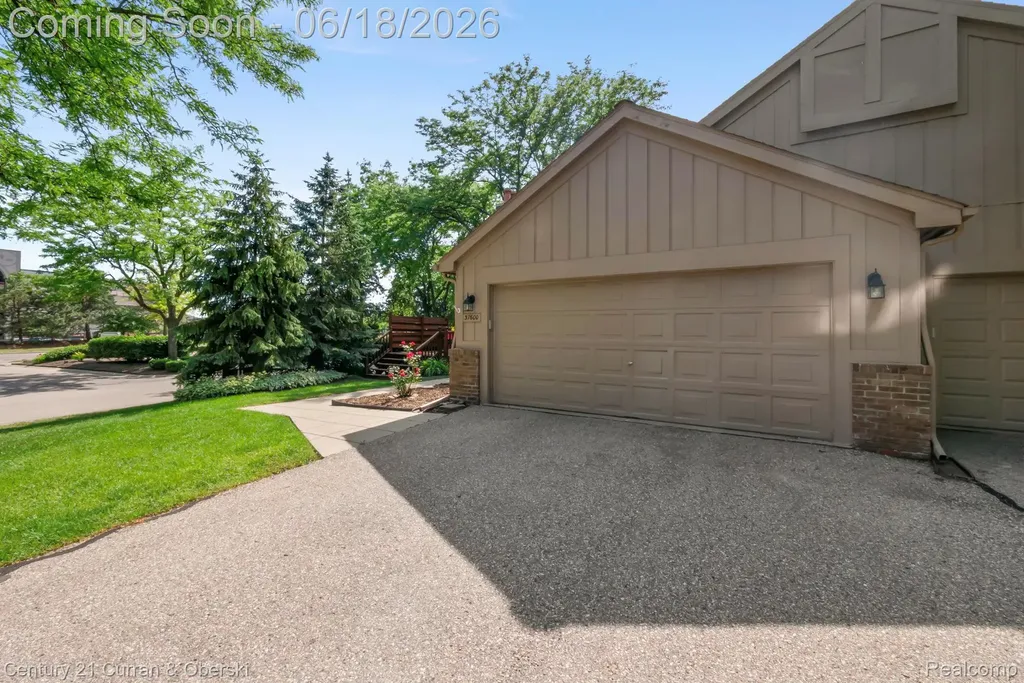 37600 N Laurel Park Drive Livonia City MI 48152
