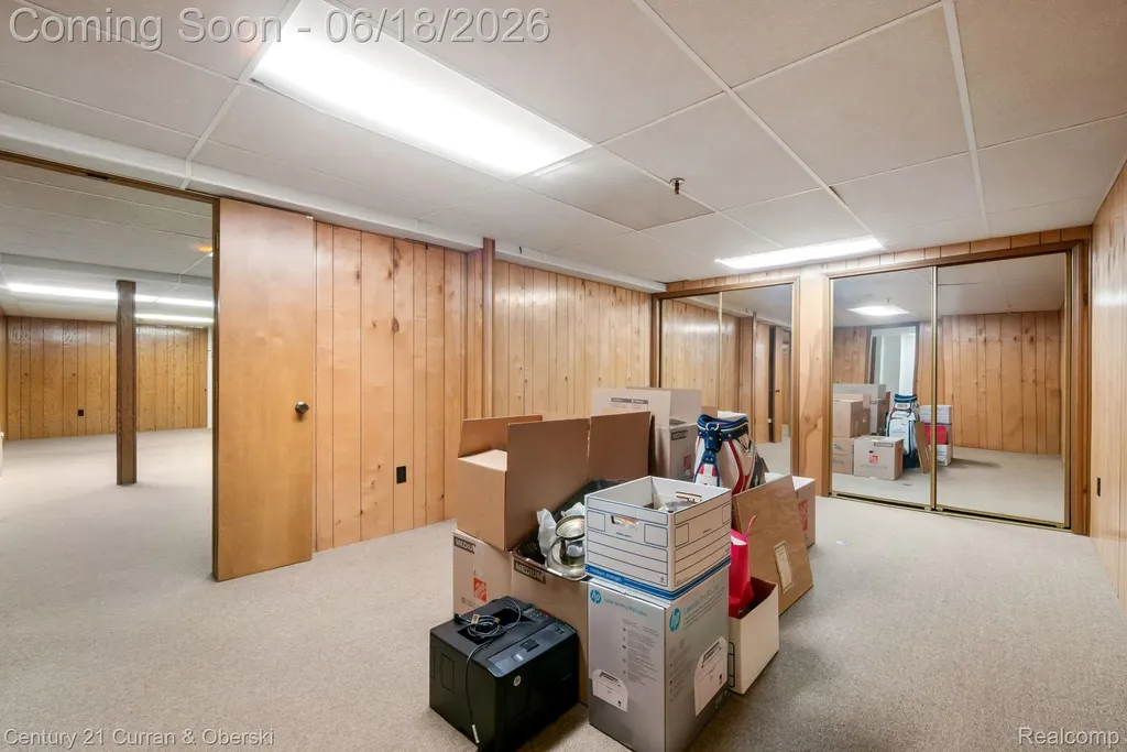 37600 N Laurel Park Drive Livonia City MI 48152