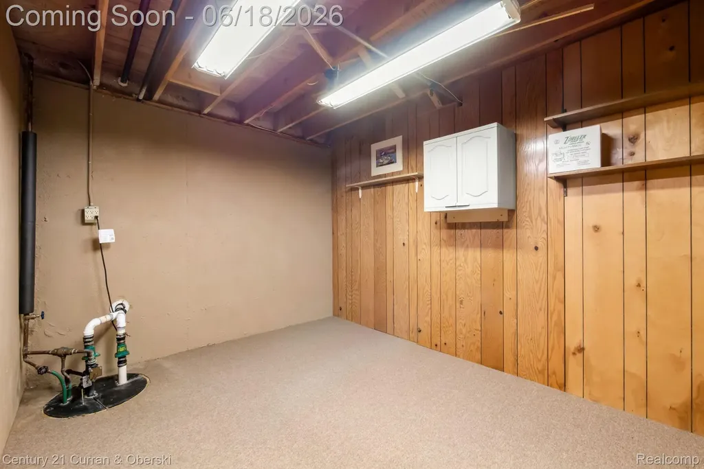 37600 N Laurel Park Drive Livonia City MI 48152