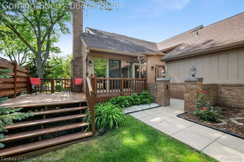 37600 N Laurel Park Drive Livonia City MI 48152