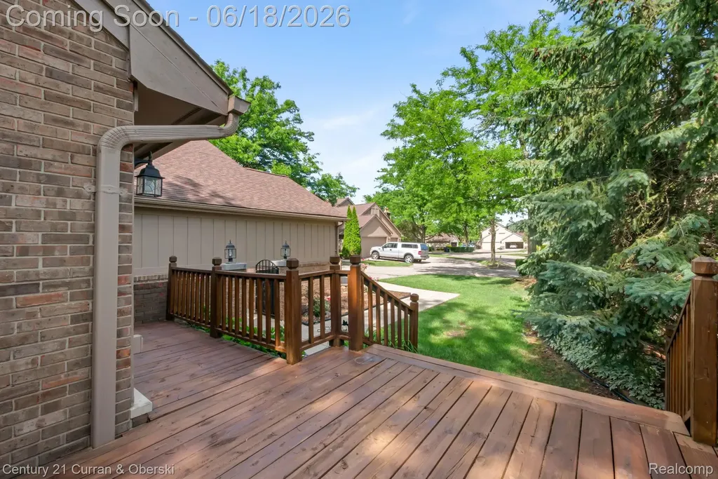 37600 N Laurel Park Drive Livonia City MI 48152