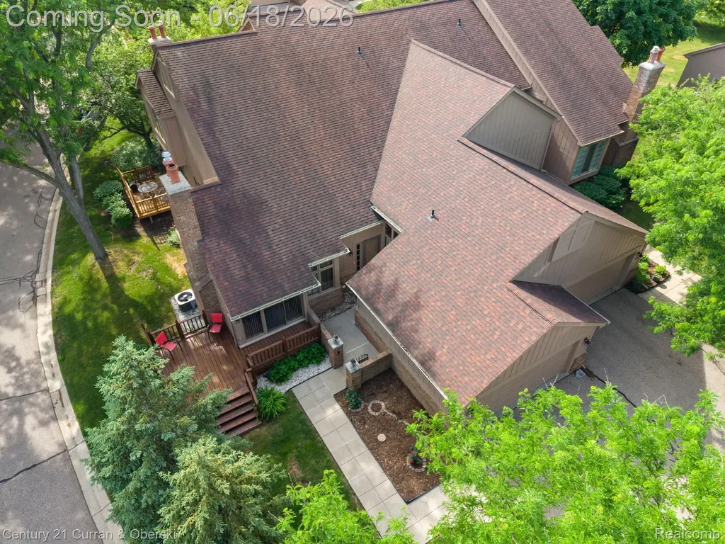 37600 N Laurel Park Drive Livonia City MI 48152