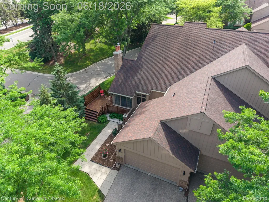 37600 N Laurel Park Drive Livonia City MI 48152