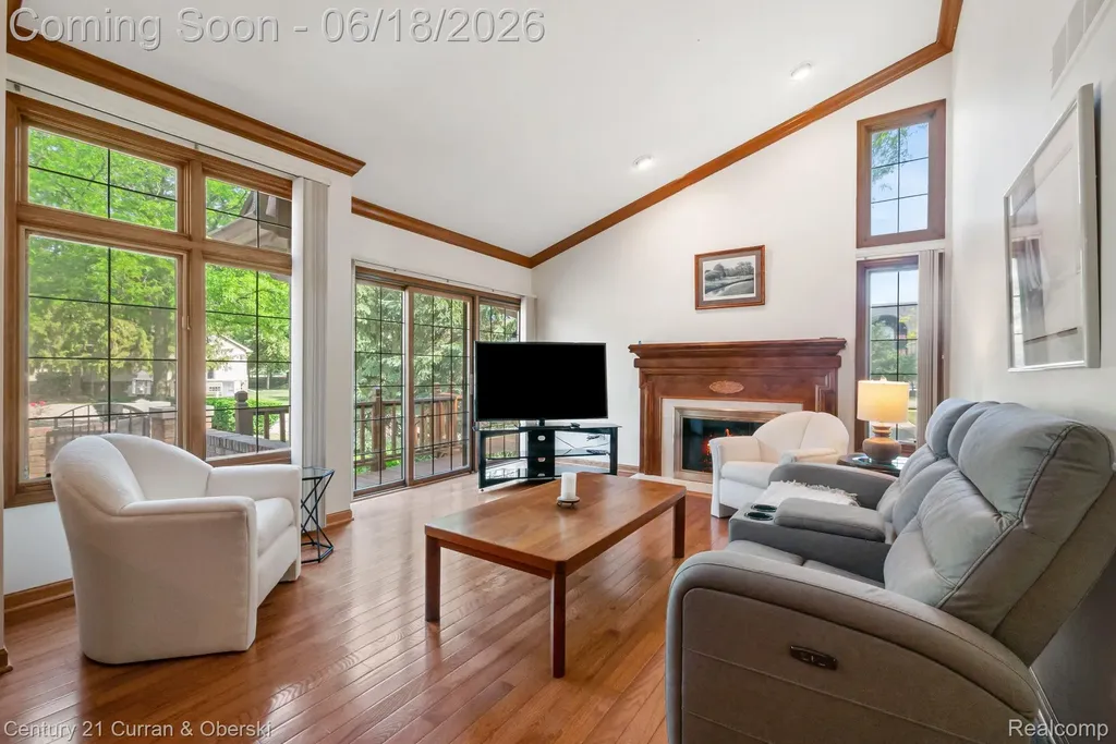 37600 N Laurel Park Drive Livonia City MI 48152