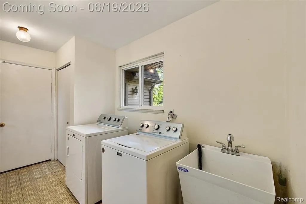 10324 Oakhill Road Springfield Charter Township MI 48442
