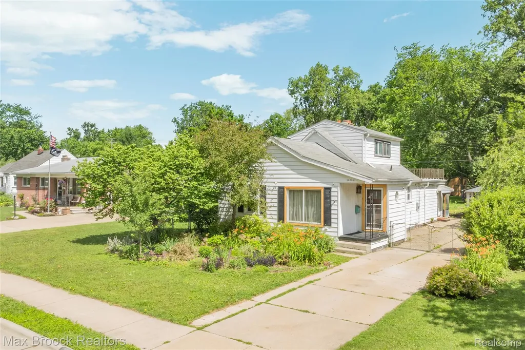 30066 Bock Street Garden City City MI 48135