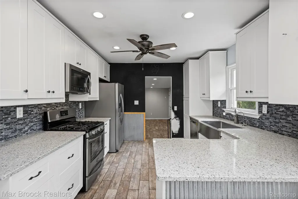 30066 Bock Street Garden City City MI 48135