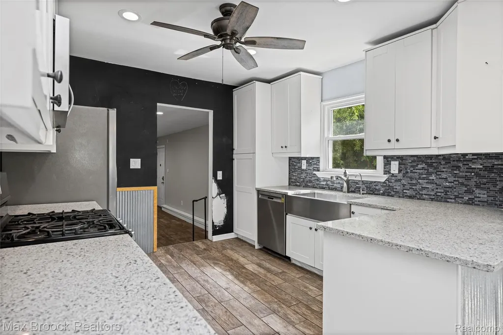 30066 Bock Street Garden City City MI 48135
