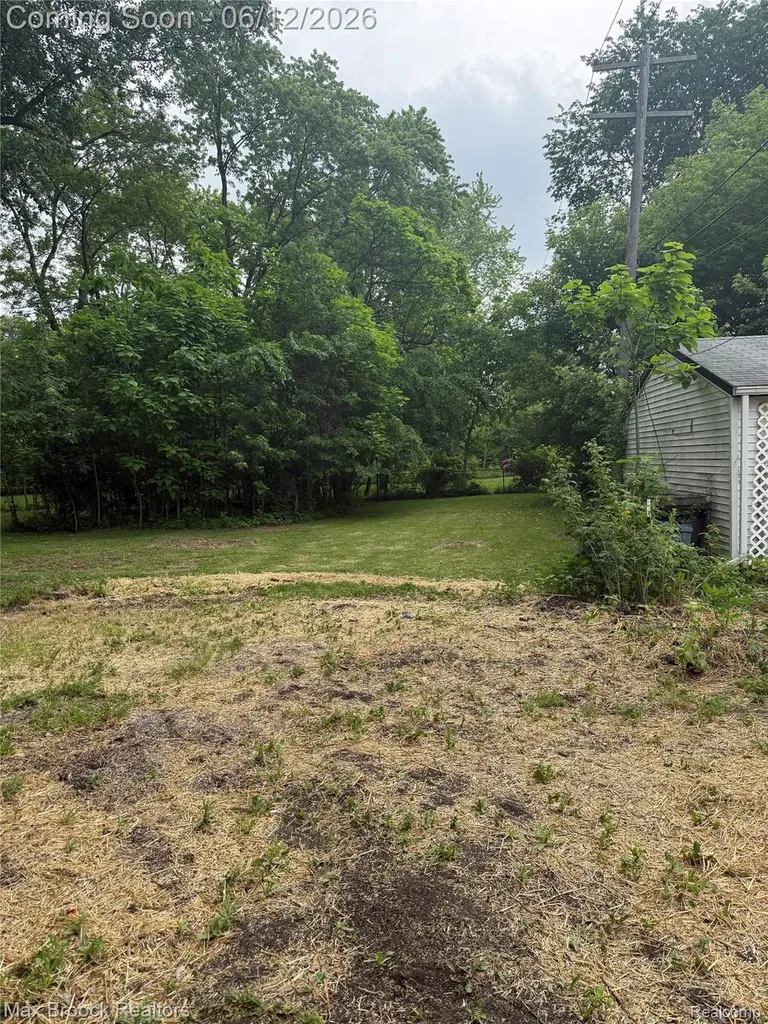 30066 Bock Street Garden City City MI 48135