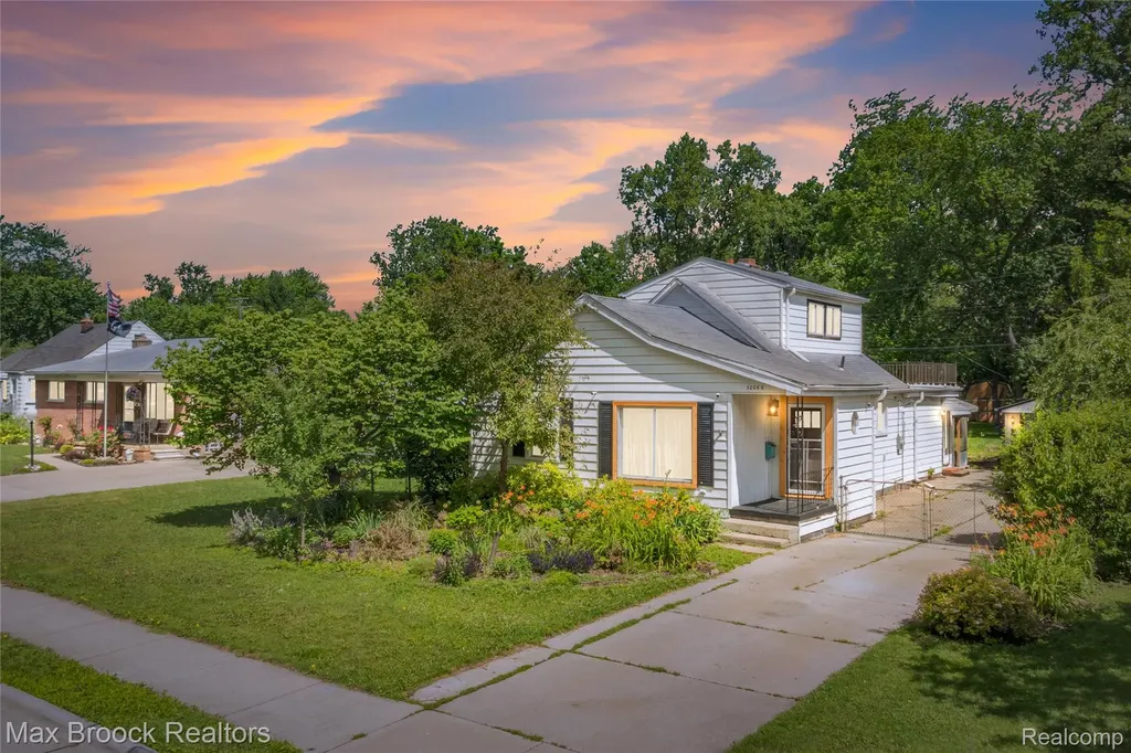 30066 Bock Street Garden City City MI 48135