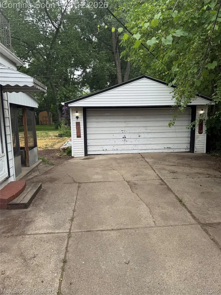 30066 Bock Street Garden City City MI 48135
