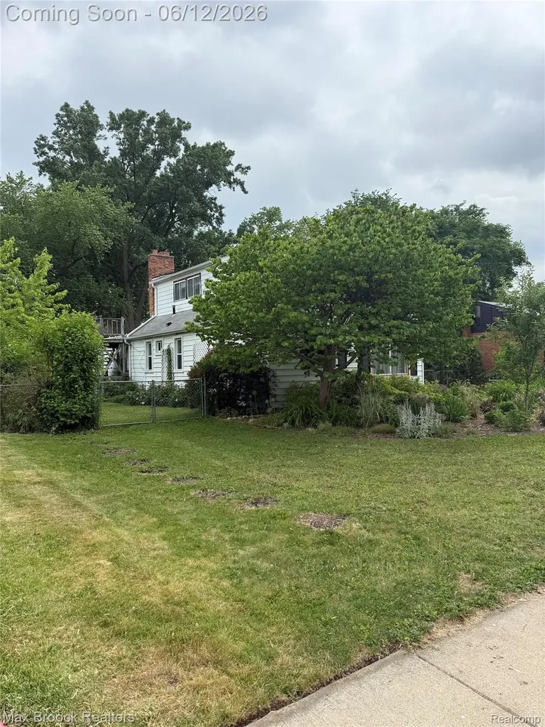 30066 Bock Street Garden City City MI 48135