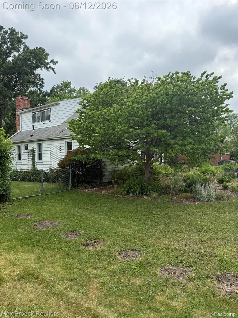 30066 Bock Street Garden City City MI 48135