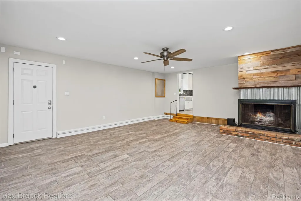 30066 Bock Street Garden City City MI 48135