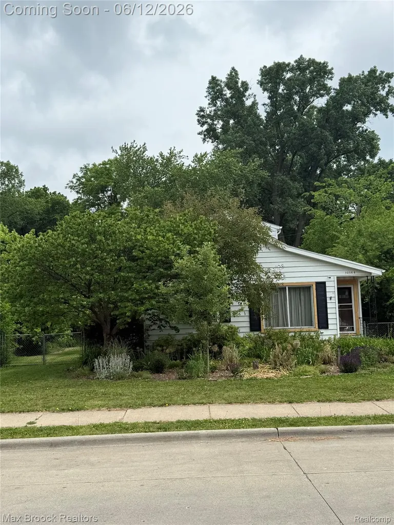 30066 Bock Street Garden City City MI 48135