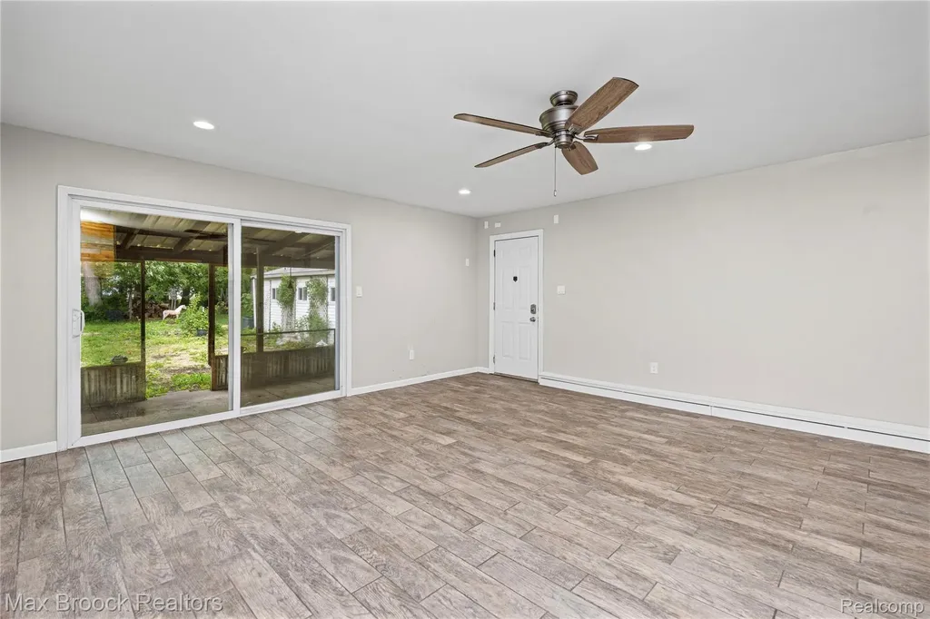 30066 Bock Street Garden City City MI 48135
