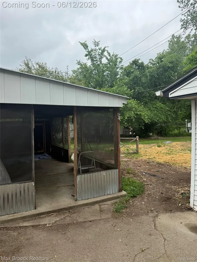 30066 Bock Street Garden City City MI 48135