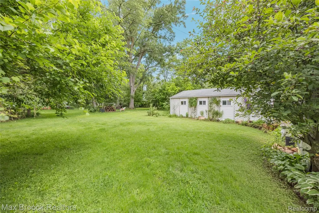 30066 Bock Street Garden City City MI 48135