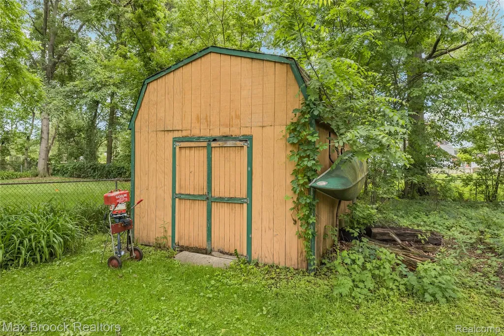30066 Bock Street Garden City City MI 48135