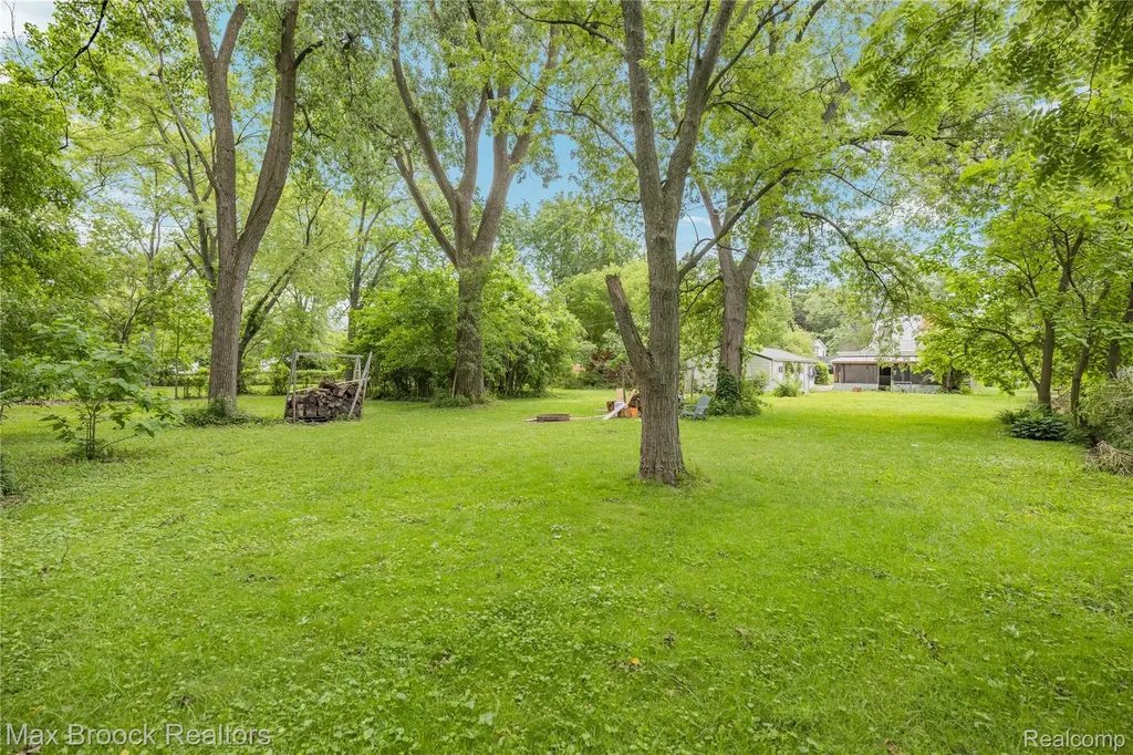 30066 Bock Street Garden City City MI 48135