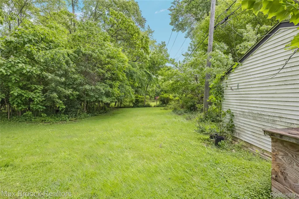 30066 Bock Street Garden City City MI 48135
