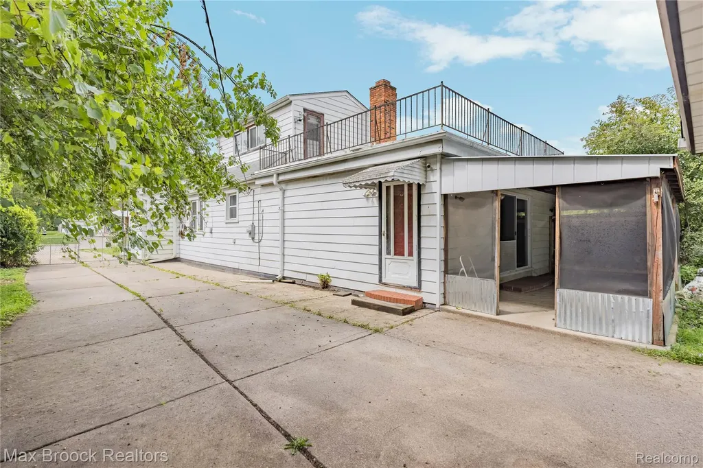 30066 Bock Street Garden City City MI 48135
