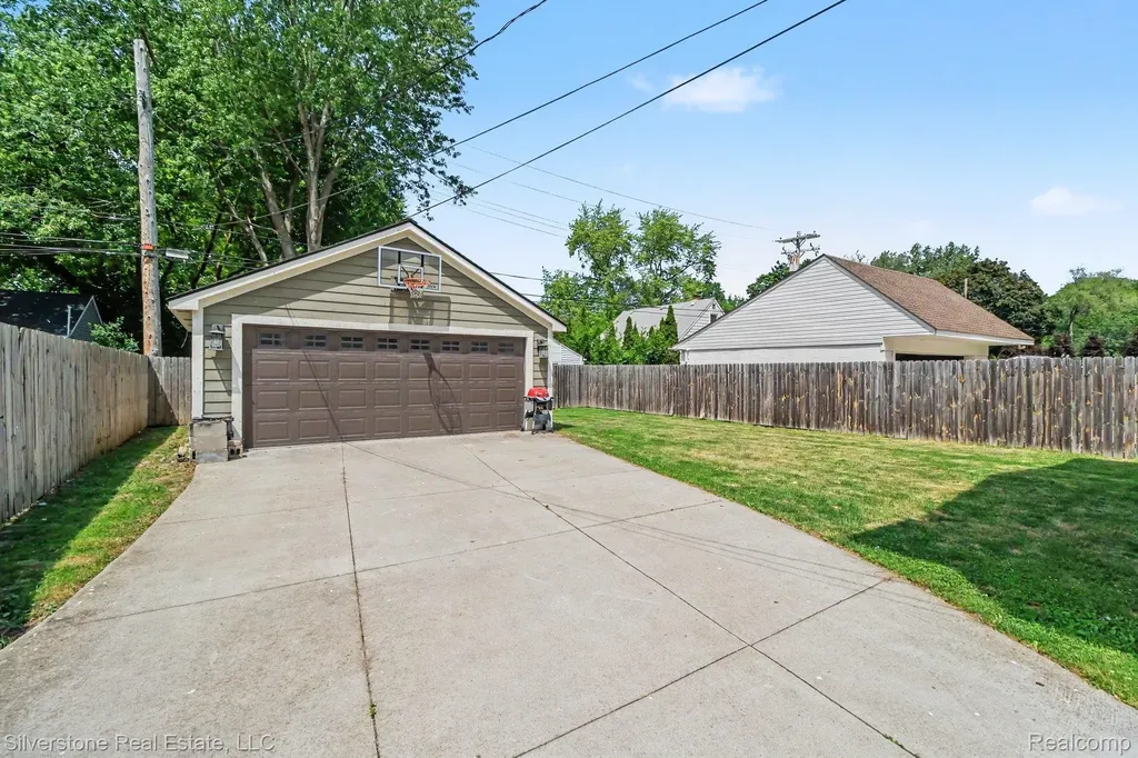 501 N Kenwood Avenue Royal Oak City MI 48067