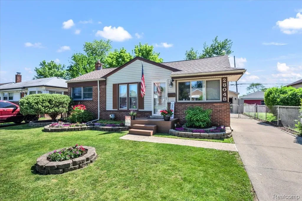28048 Bohn Street Roseville City MI 48066
