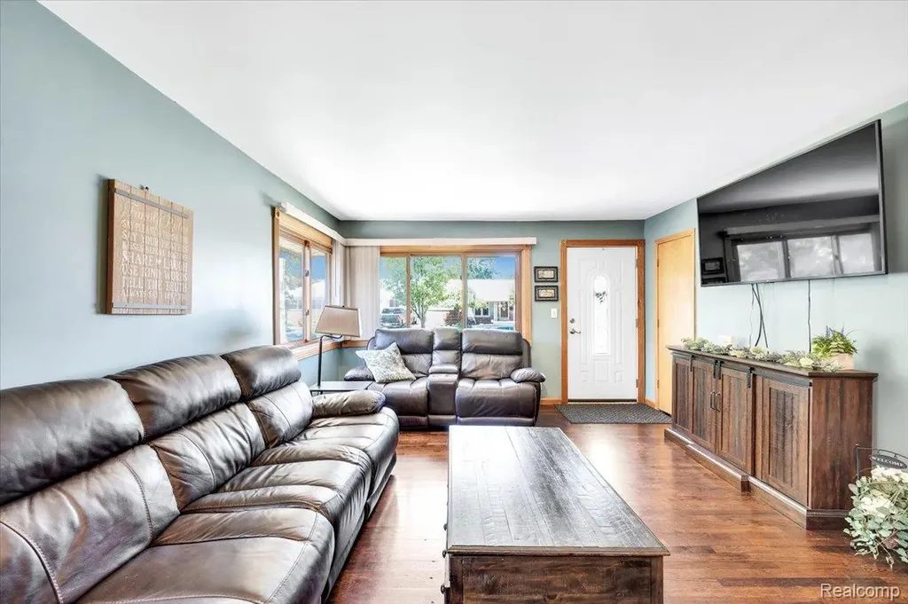 28048 Bohn Street Roseville City MI 48066