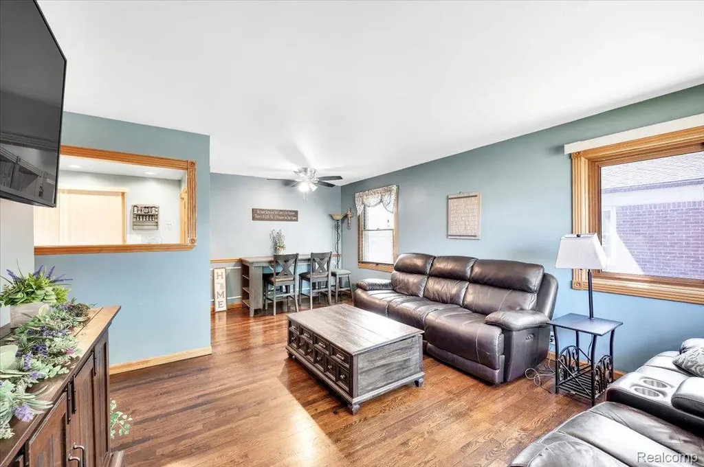 28048 Bohn Street Roseville City MI 48066