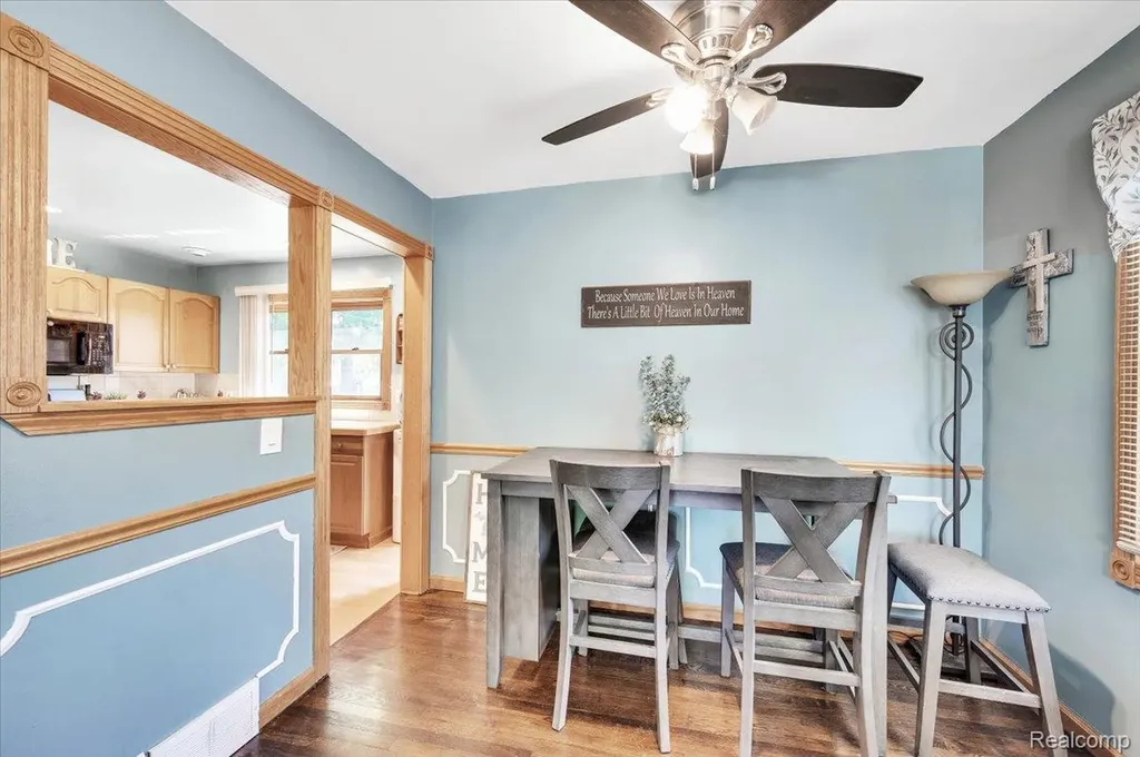 28048 Bohn Street Roseville City MI 48066