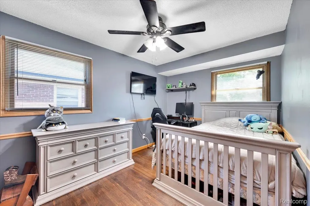 28048 Bohn Street Roseville City MI 48066