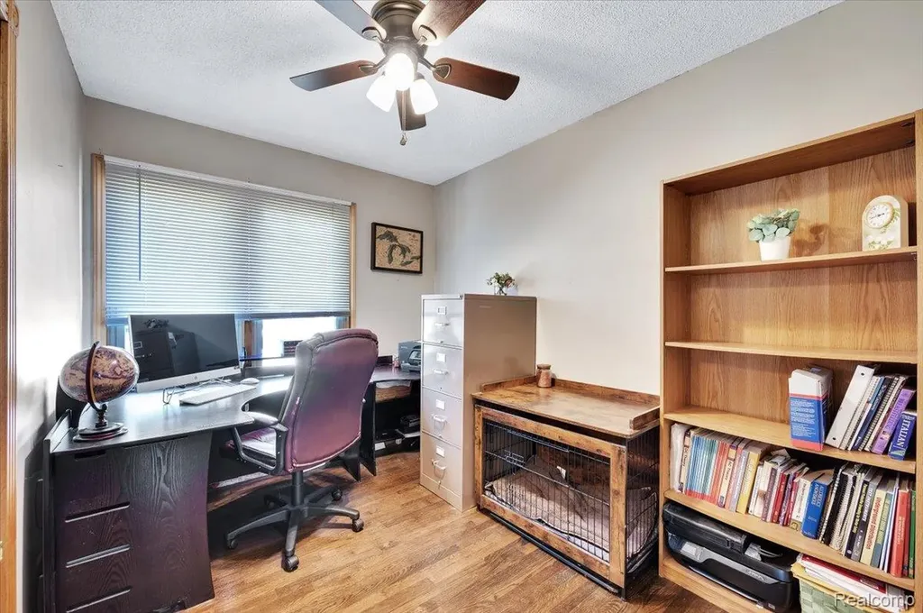28048 Bohn Street Roseville City MI 48066
