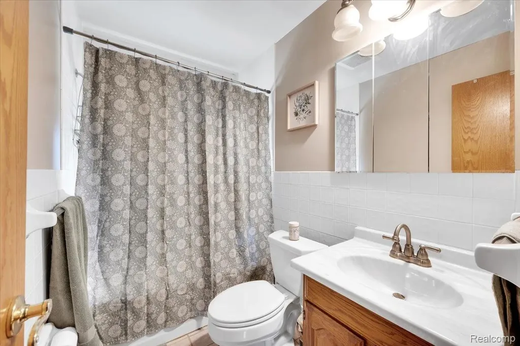 28048 Bohn Street Roseville City MI 48066